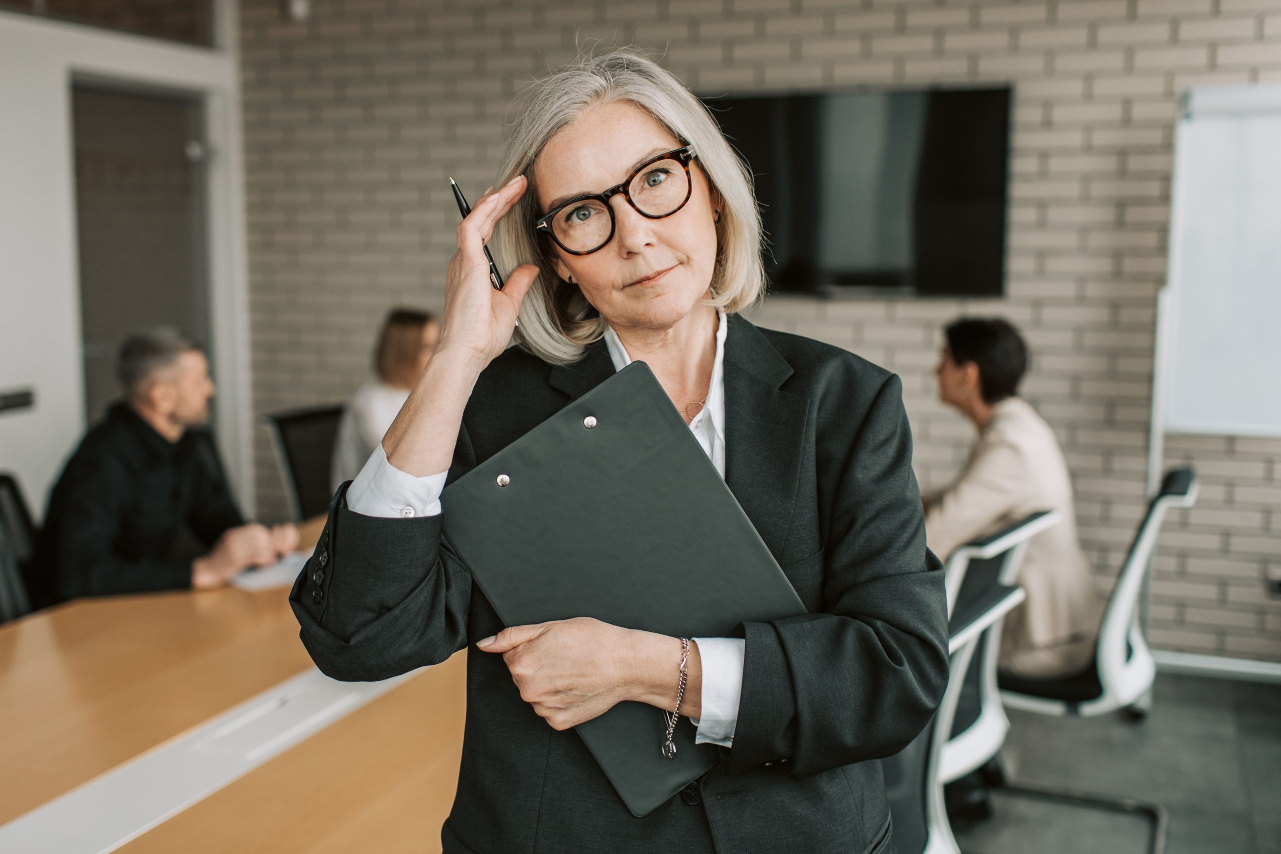 Professional female investigators - Consult Kinsey Investigations.
